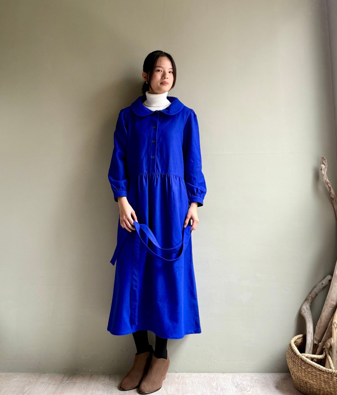 克莱因蓝女孩/娃娃领排扣高级毛料长袖长版洋装 - 洋装/连衣裙 - 羊毛 蓝色