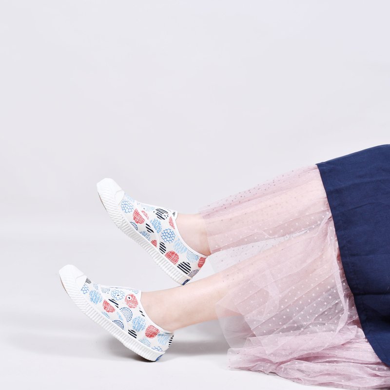 FREE+ 限量花布款 帆布鞋-年华甜饴 - 女款休闲鞋 - 棉．麻 多色