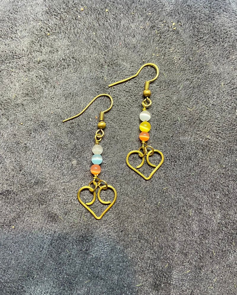 猫眼石爱心黄铜耳环 - 耳环/耳夹 - 其他金属 金色