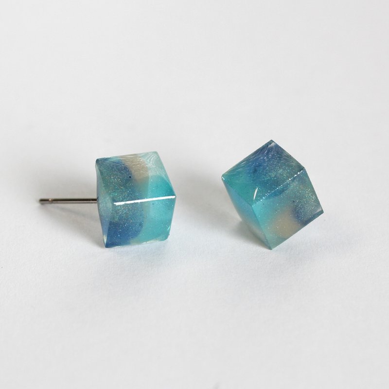 湖畔梦境 / 树脂耳环 / 单只 / 冰滴系列 - 耳环/耳夹 - 树脂 绿色