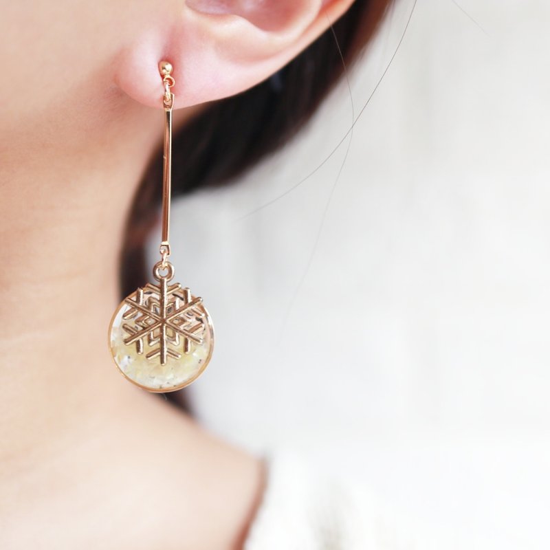 时光碎片系列 - 冬日の雪花耳针/耳夹 - 耳环/耳夹 - 其他金属 多色