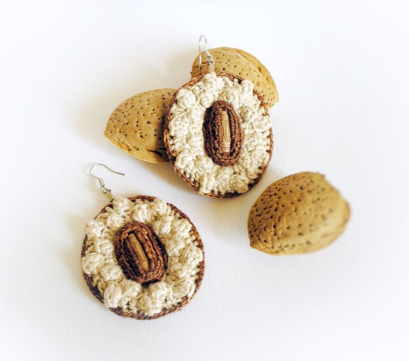 Crochet Earrings Popcorn Stitch Oval Shape Ecru Cinnamon - 耳环/耳夹 - 绣线 咖啡色