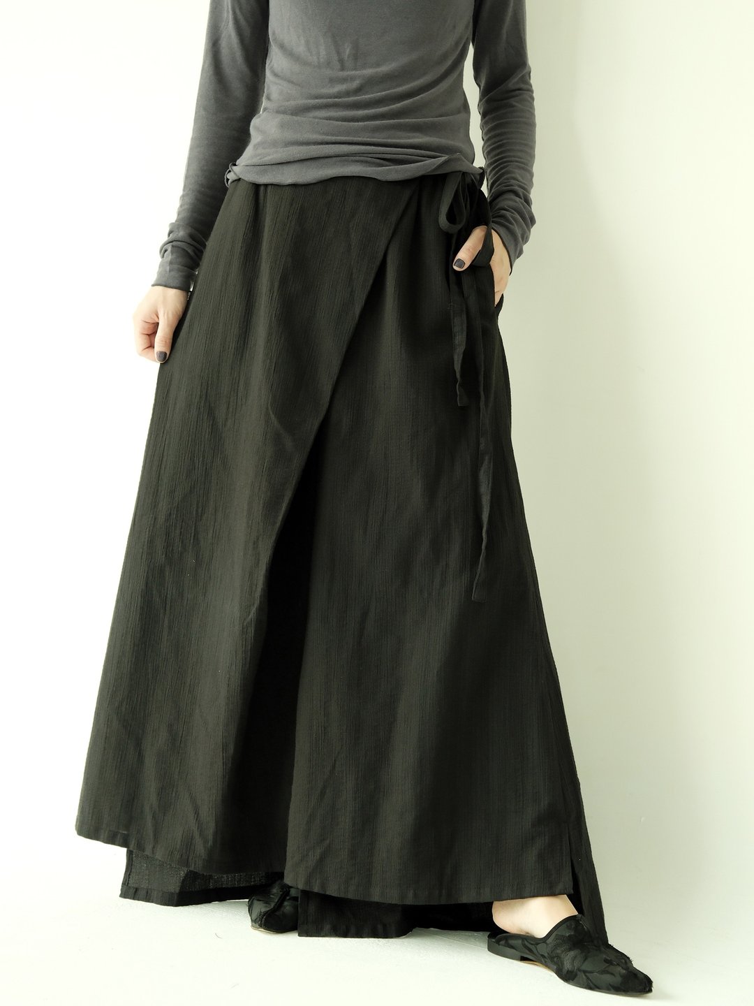 川 衣 WEAR BEING  前片绑带开衩前短后长宽裤  墨黑棉 - 中性裤装 - 棉．麻 黑色
