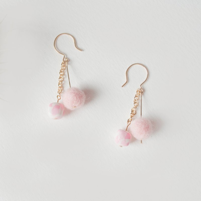 TeaTime / 春季樱花色方方 （耳环/耳夹） / 原创 纯手工制 可爱 色彩 方方 进口材质耳饰 耳环 耳夹 - 耳环/耳夹 - 其他材质 粉红色