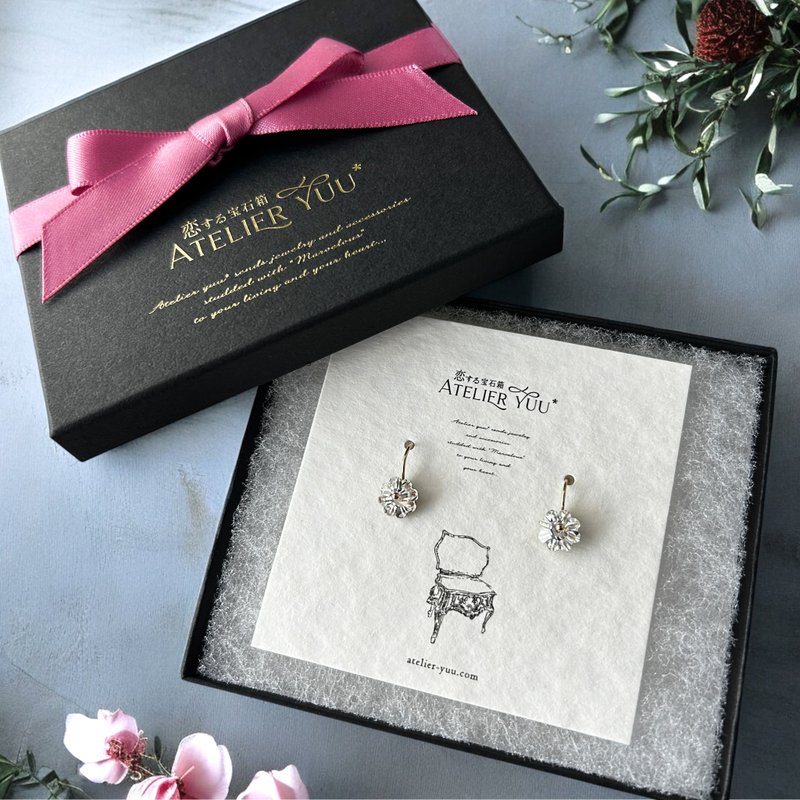 14kgf 闪耀雏菊造型水晶耳环 附精美首饰盒 (适合作圣诞礼品) - 耳环/耳夹 - 水晶 透明