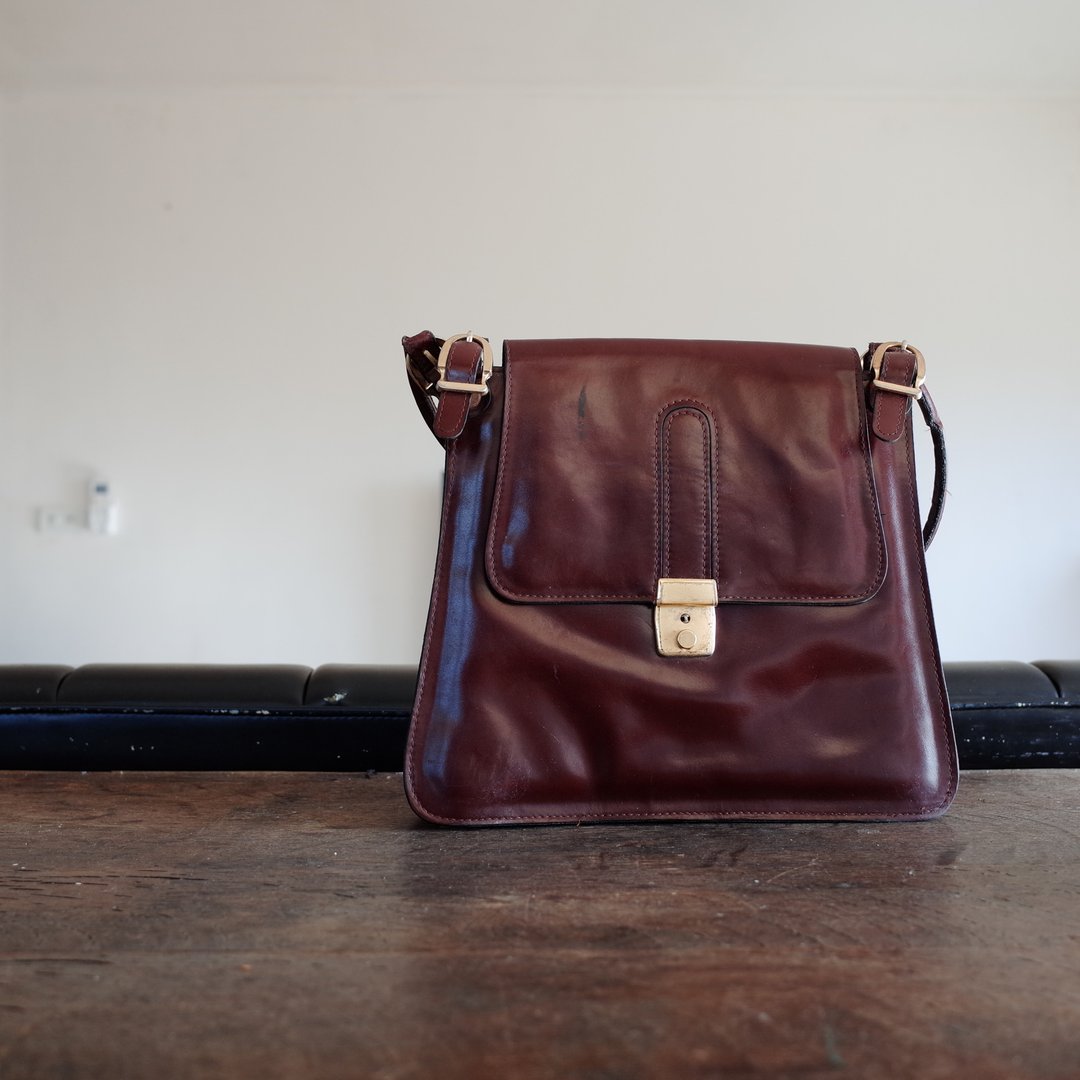 酒红色胶皮肩背古董包 Vintage Bag - 侧背包/斜挎包 - 人造皮革 红色