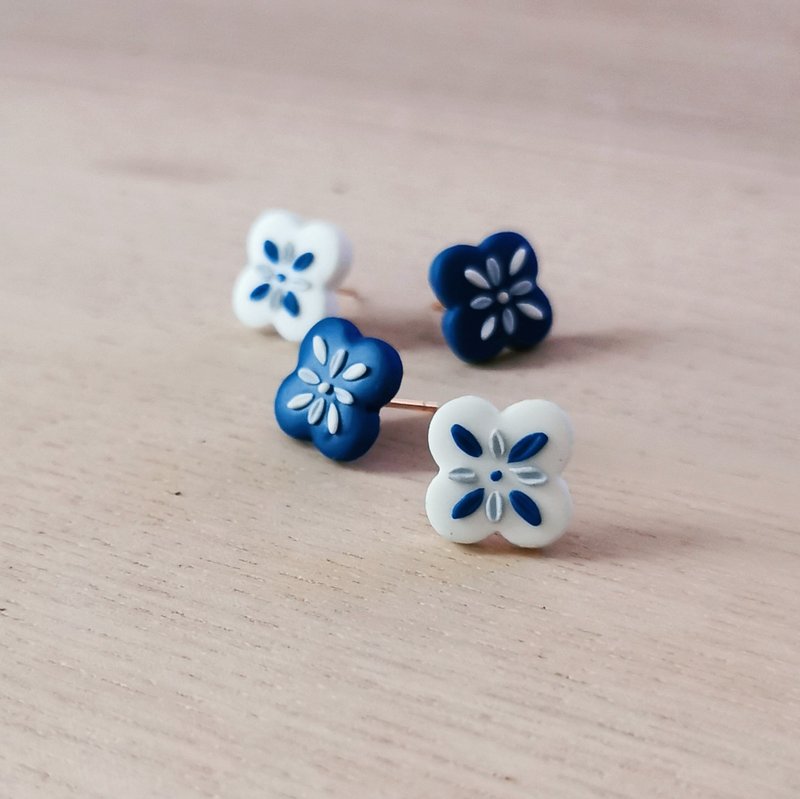 bi tile//蓝白花砖四叶草形手工软陶小耳钉 - 耳环/耳夹 - 粘土 蓝色