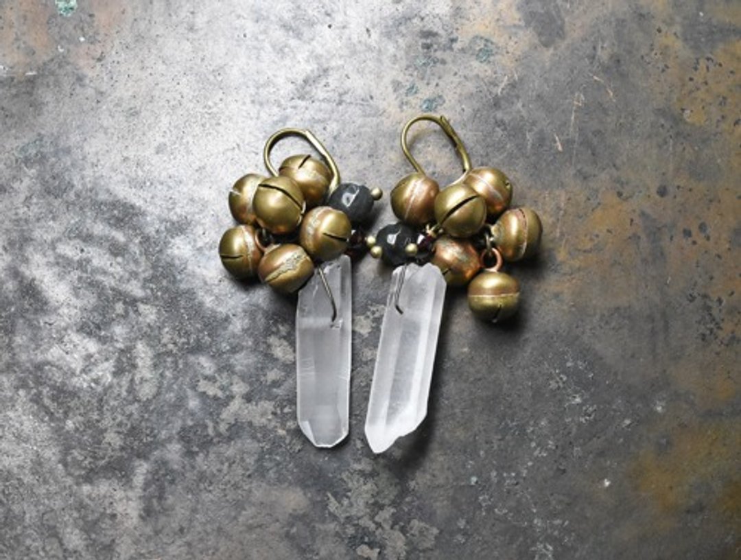Icicle crystals and garnet bells, Indian agate and garnet earrings - 耳环/耳夹 - 玻璃 