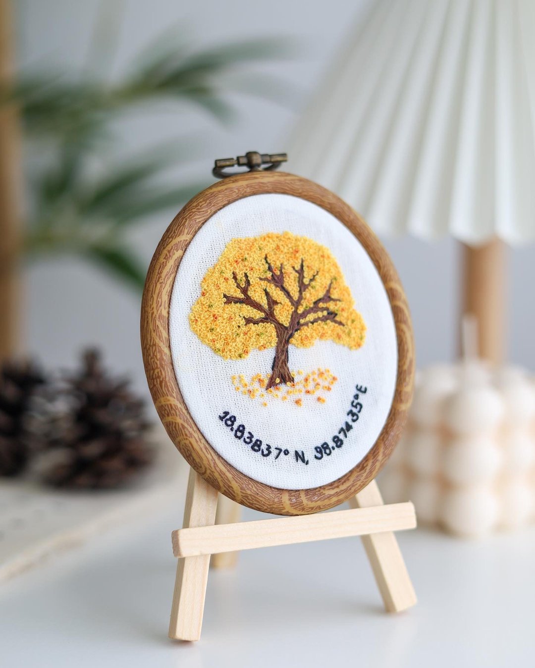 Gift set, souvenir, handmade, with stand, yellow tree shape - 摆饰 - 棉 白色
