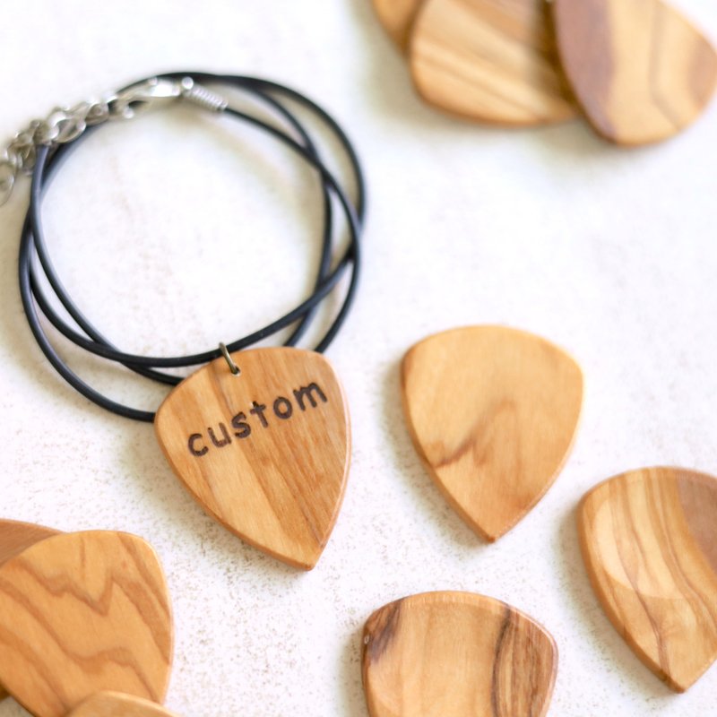 定制化刻字 橄榄木Pick 项链 钥匙圈 吊饰 吉他 礼物 木头弹片 拨 - 钥匙链/钥匙包 - 木头 卡其色