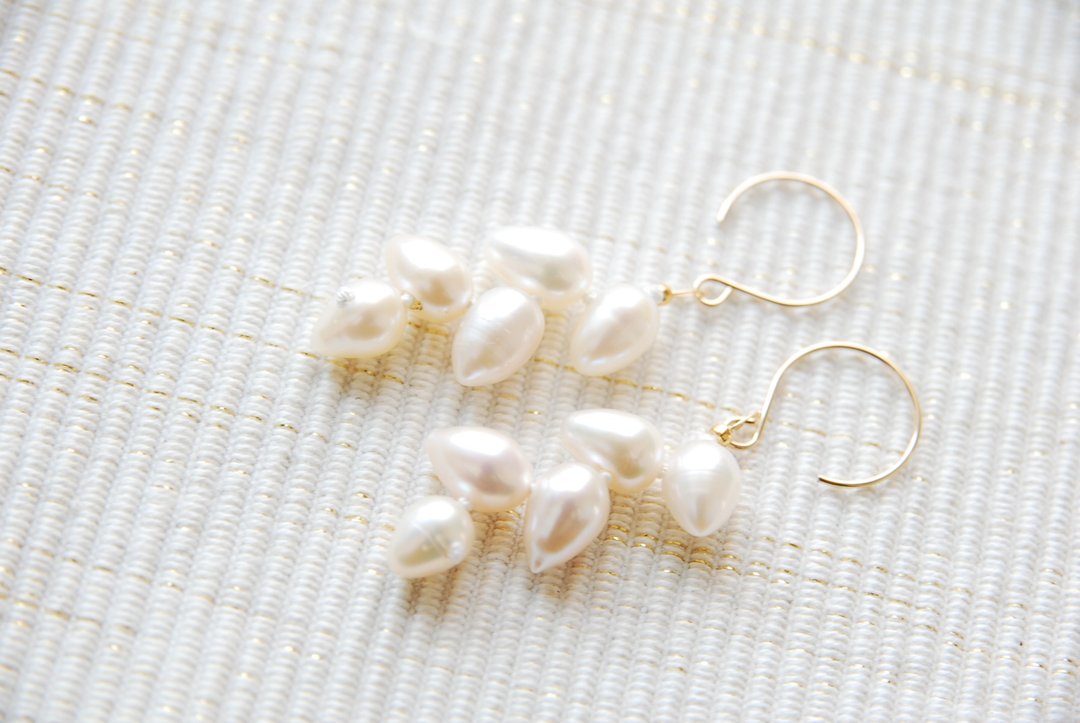 White nut earrings 14kgf - 耳环/耳夹 - 宝石 白色