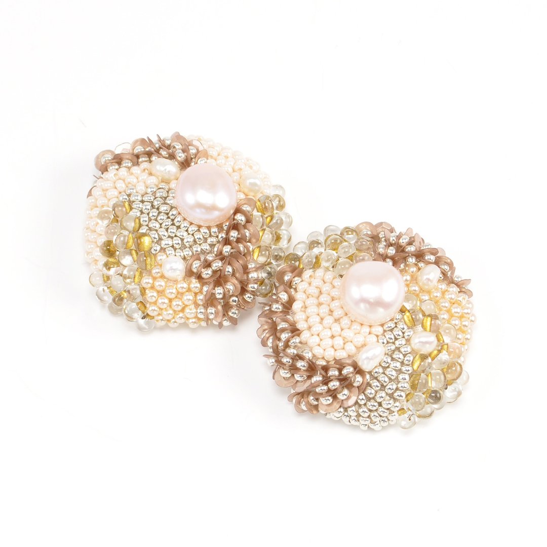 Silver and white beaded circle earrings, gorgeous earrings,No.4 - 耳环/耳夹 - 棉．麻 白色