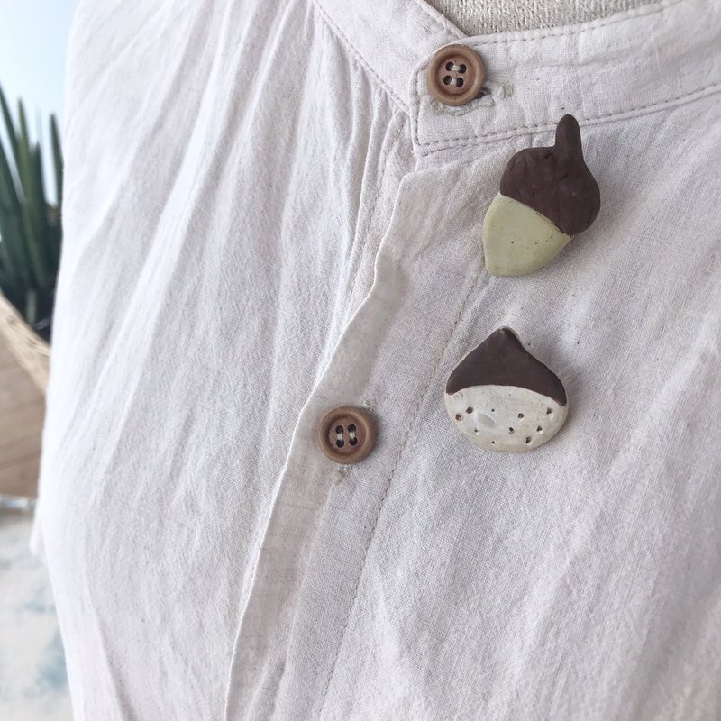 Acorn chestnut (set) / ceramic brooch / handmade - 胸针 - 陶 白色
