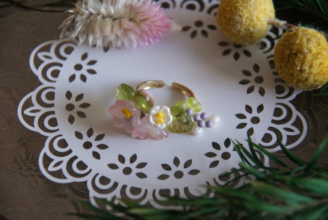 【繁花】手作捷克珠花朵戒指 - 戒指 - 琉璃 粉红色