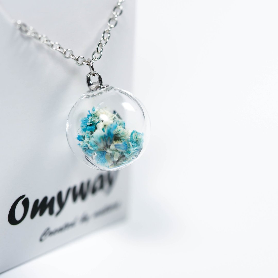爱家作-OMYWAY蓝色满天星干花永生花玻璃球饰物颈链1.4cm - 颈链 - 玻璃 白色