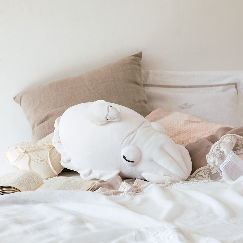 【YOU+MORE!】巨大金枪乌贼造型抱枕 - 枕头/抱枕 - 聚酯纤维 