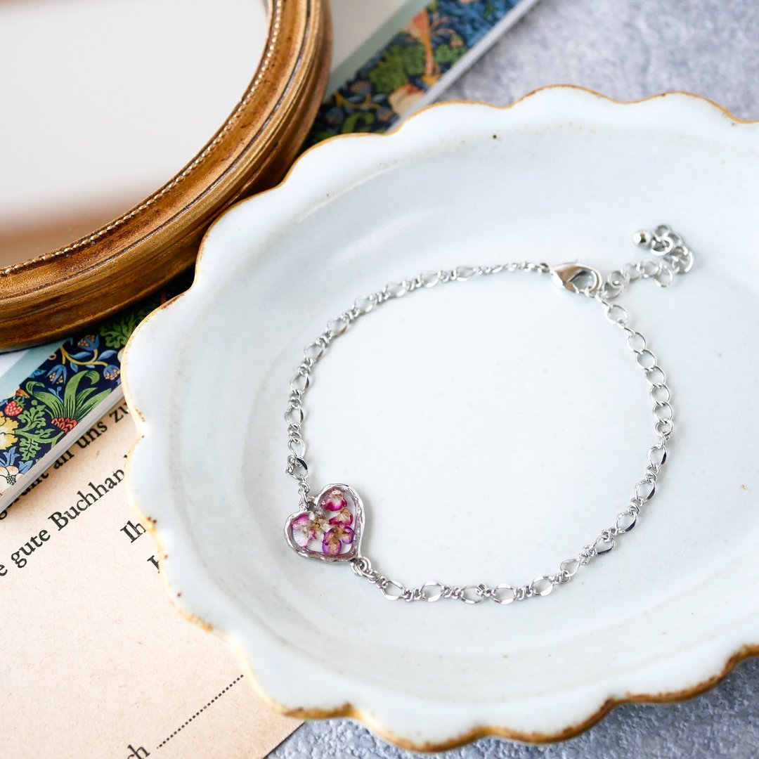 heart pressed flower bracelet/ Silver color - 手链/手环 - 树脂 银色