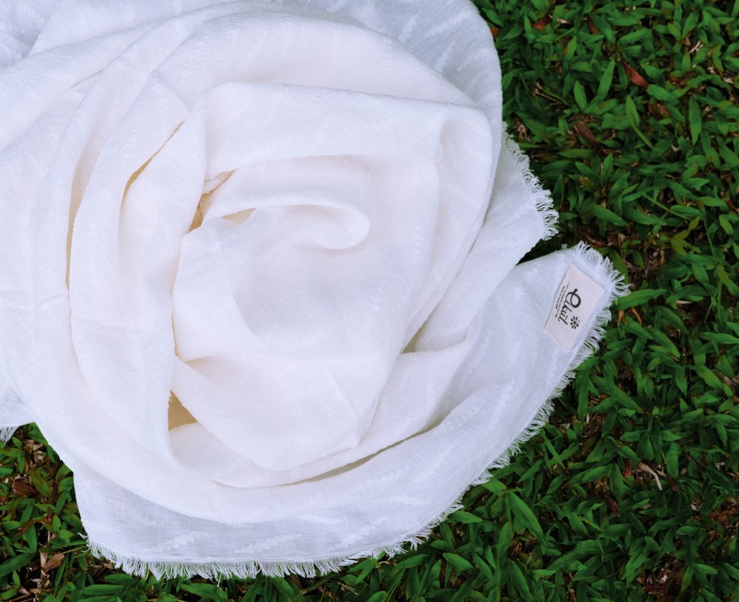 white with weaving texture 145X145cm square linen scarf / Unisex / BLANKET SCARF - 丝巾 - 亚麻 白色