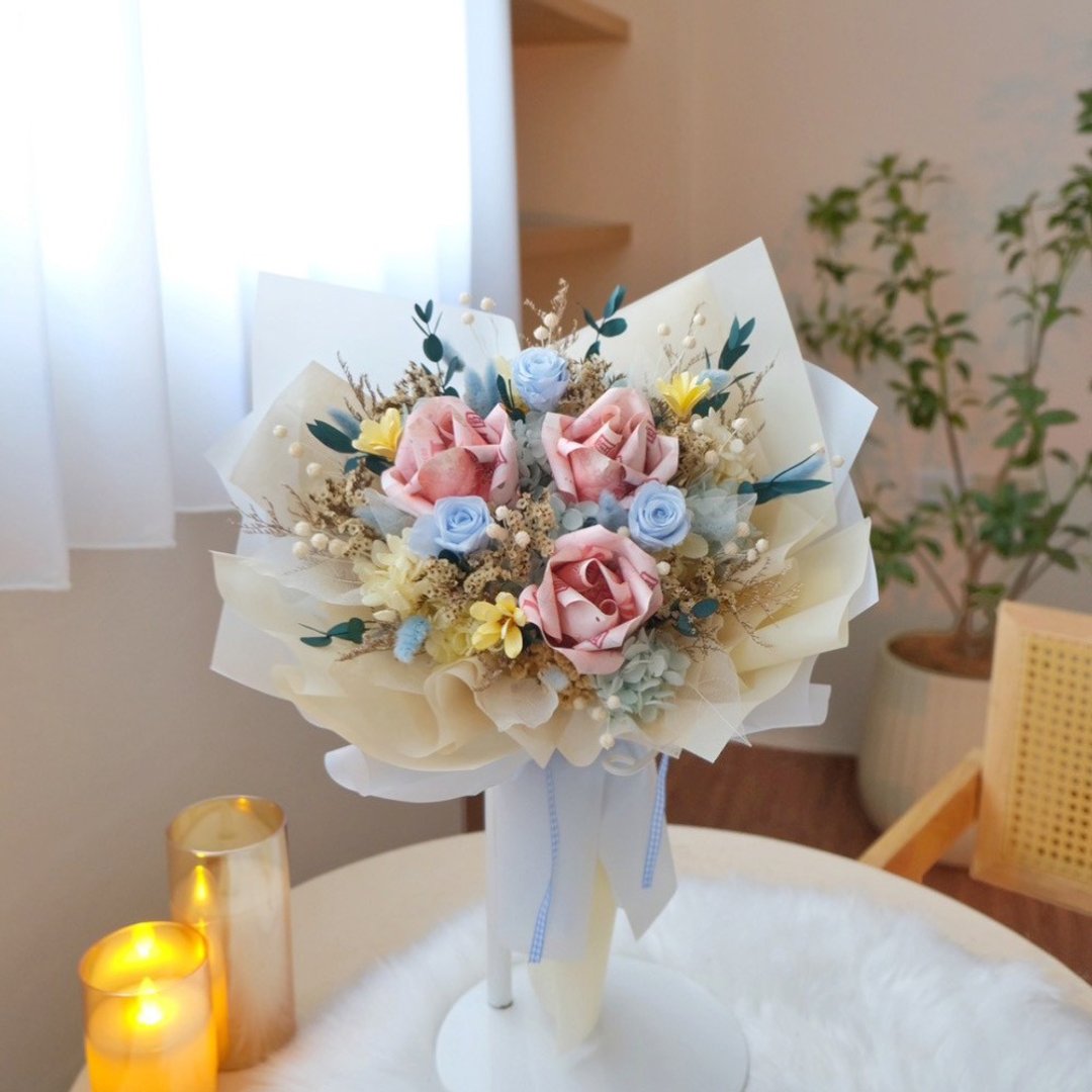 蓝黄色钞票花束 红包 可订制 母亲节花礼 永生花 永生玫瑰花 - 干燥花/捧花 - 植物．花 蓝色