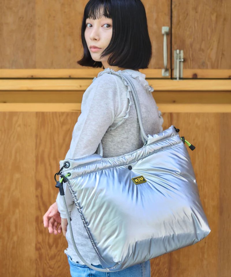 【热门预购】KiU 蓬蓬松松束口手提托特包 (三色) K487 - 手提包/手提袋 - 其他人造纤维 