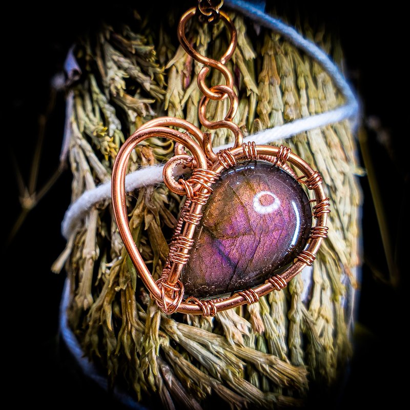 无尽回圈【 Sunset glow 彩霞之心】拉长石金属线编织水晶项链 - 项链 - 水晶 紫色