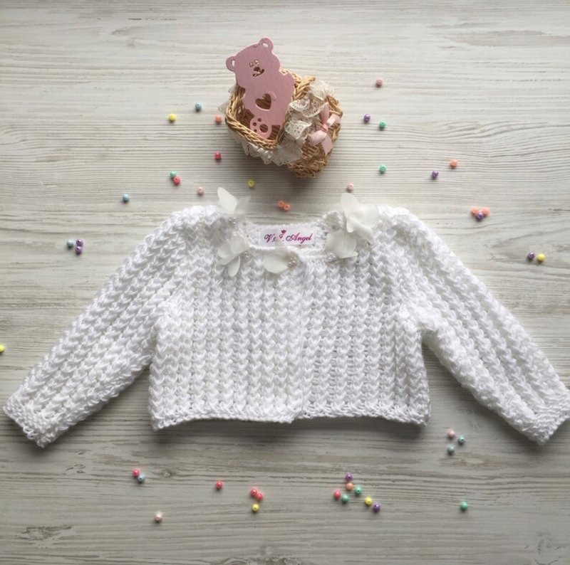 Hand knit white jacket with 3d flowers and pearls. Birthday jacket. - 包屁衣/连体衣 - 其他材质 