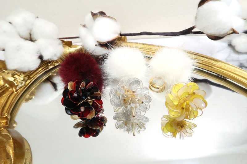 Miss Paranoid 偏执狂小姐 贴耳彩球+貂毛球 树脂耳环 925银/钢针 - 耳环/耳夹 - 树脂 多色