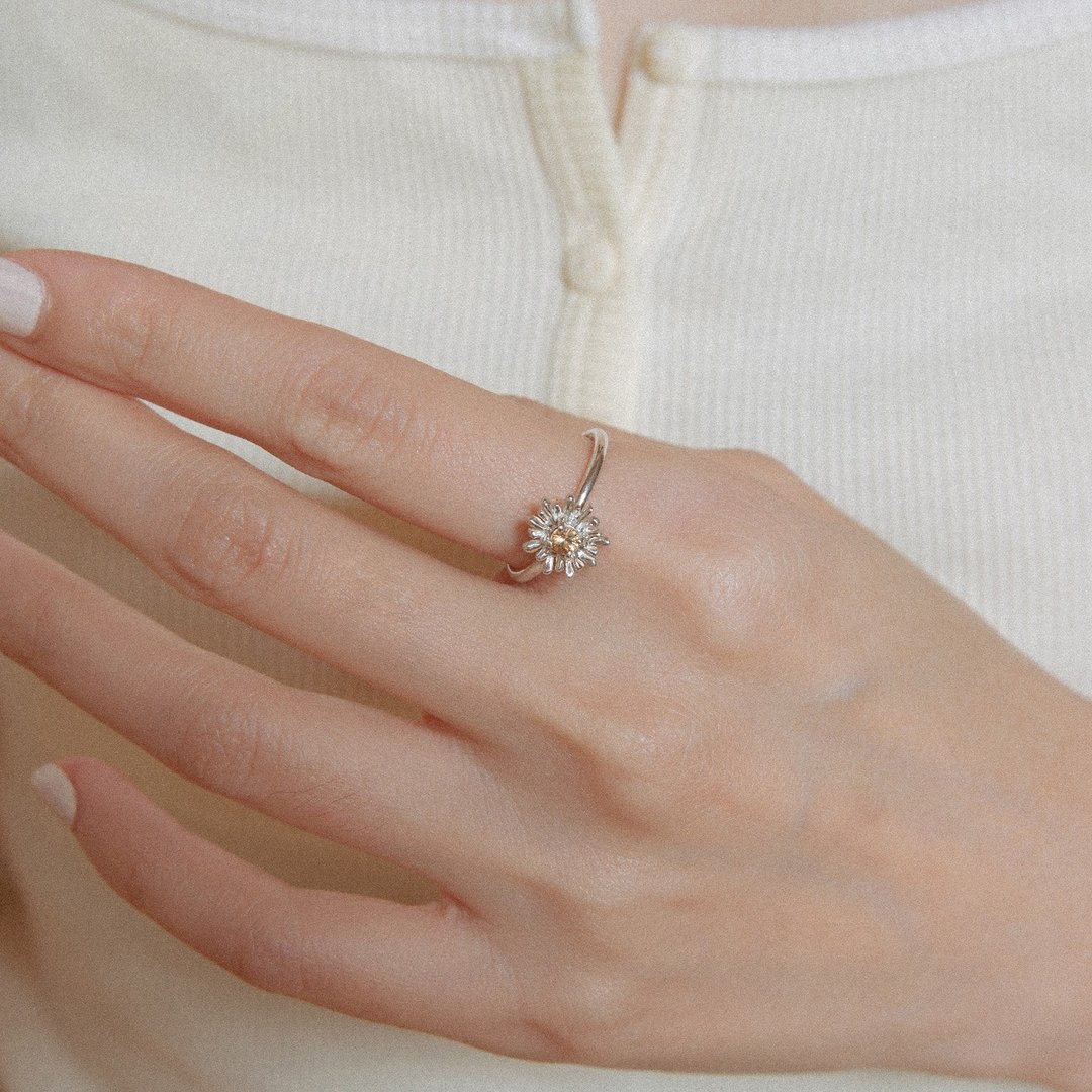 Small Daisy Ring 小雏菊花 黄色蓝宝石 纯银戒指 优雅简约 - 戒指 - 纯银 银色