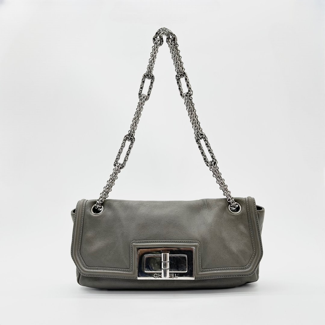 CHANEL 2.55 Mademoiselle Flap 经典女士之锁 绝美锁链肩背甜价 - 侧背包/斜挎包 - 真皮 灰色