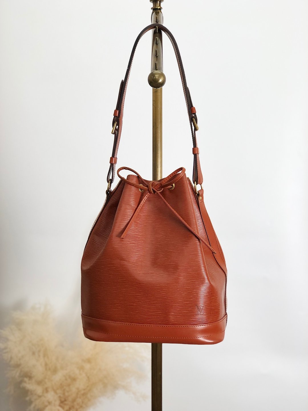 【日本直送 品牌二手包】LOUIS VUITTON Epi 单肩包棕皮革 Noe 抽绳包 复古 zbshaj - 侧背包/斜挎包 - 真皮 咖啡色
