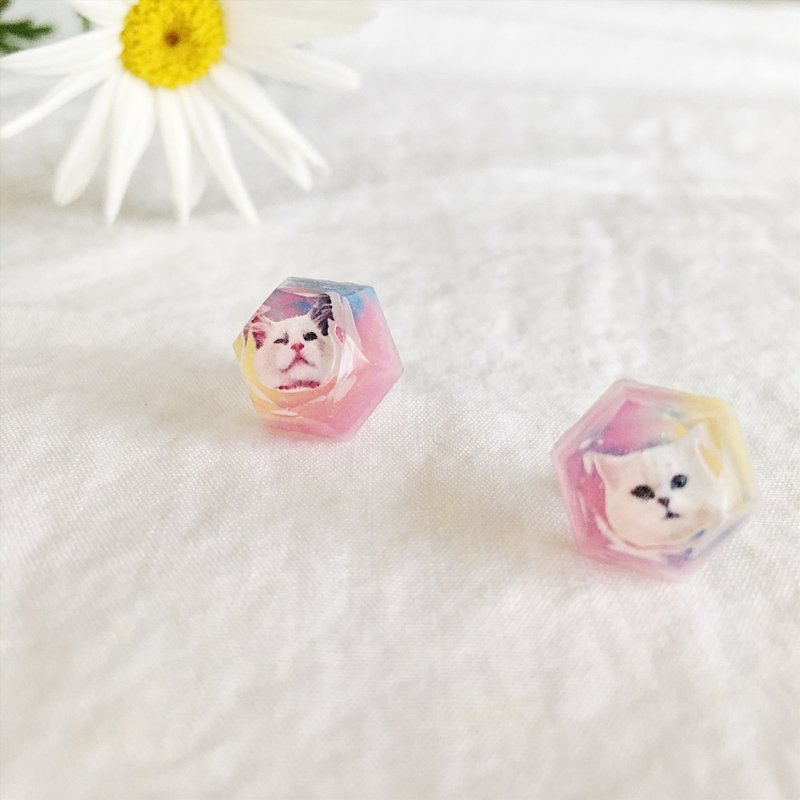 Cats and pastel jewel earrings - 耳环/耳夹 - 其他金属 粉红色