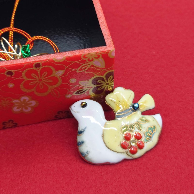 十二生肖景泰蓝胸针（2025蛇年/宝袋） - 胸针 - 其他金属 白色