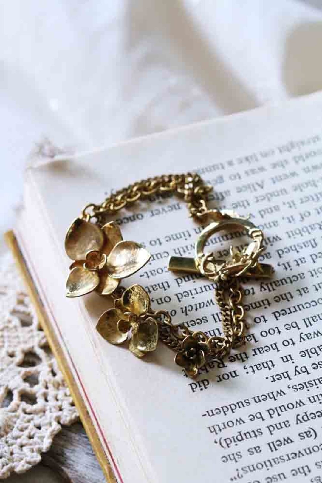 Flowers Bracelet  by linen. - 手链/手环 - 其他金属 