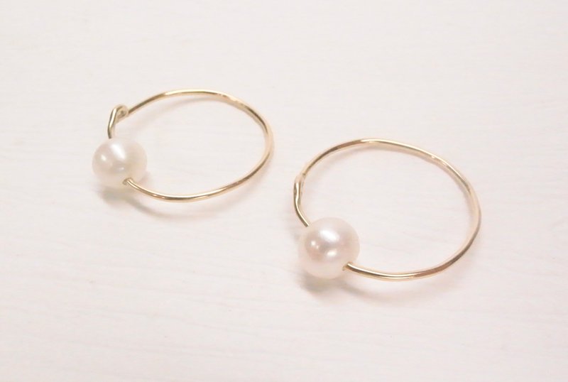 二毛银【素雅14K包金珍珠圆型耳环】一对。 - 耳环/耳夹 - 贵金属 金色