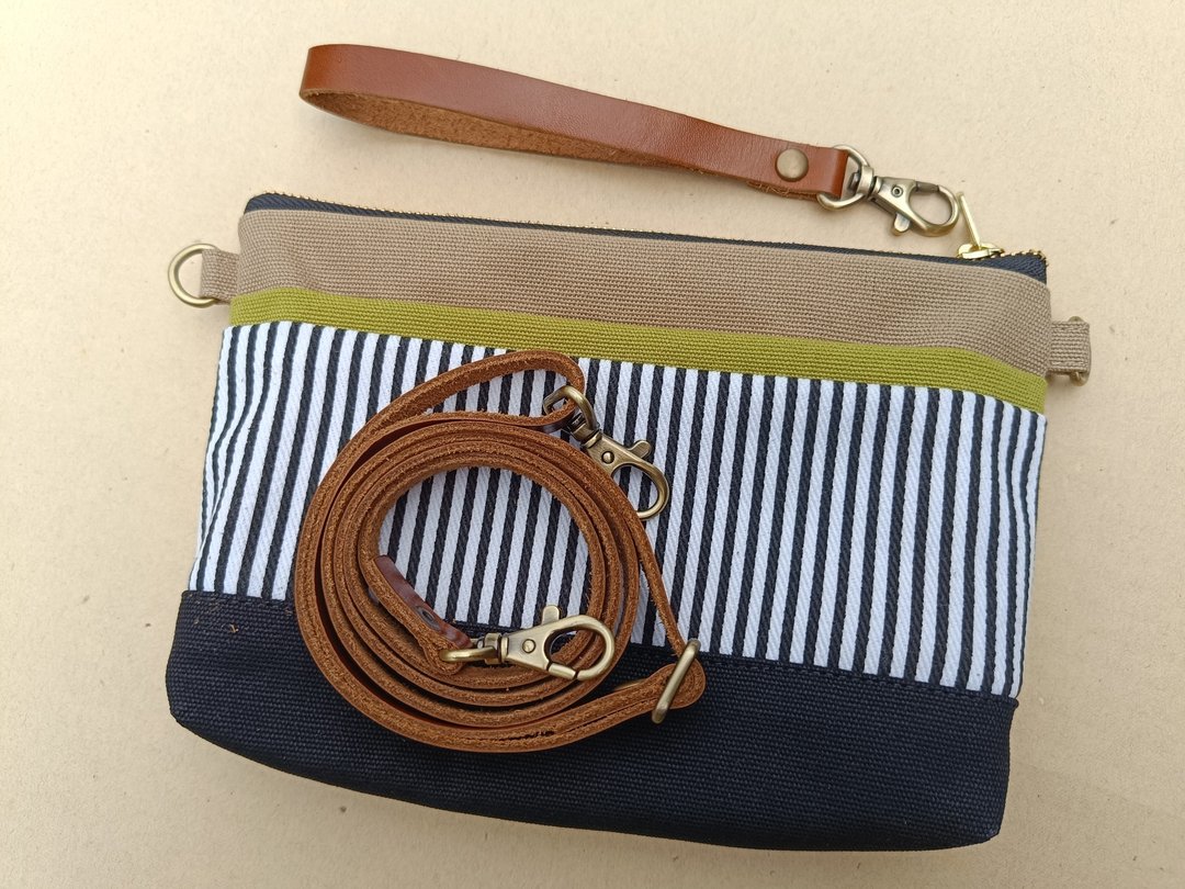 手拿包 Lovely Canvas Pouch and Crossbody, Striped Design 化妆包 /收纳袋 - 皮夹/钱包 - 棉 卡其色