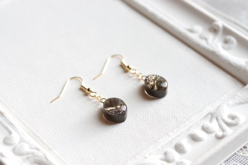 树脂艺术 马眼形耳环・荒野之狼 - 耳环/耳夹 - 树脂 咖啡色