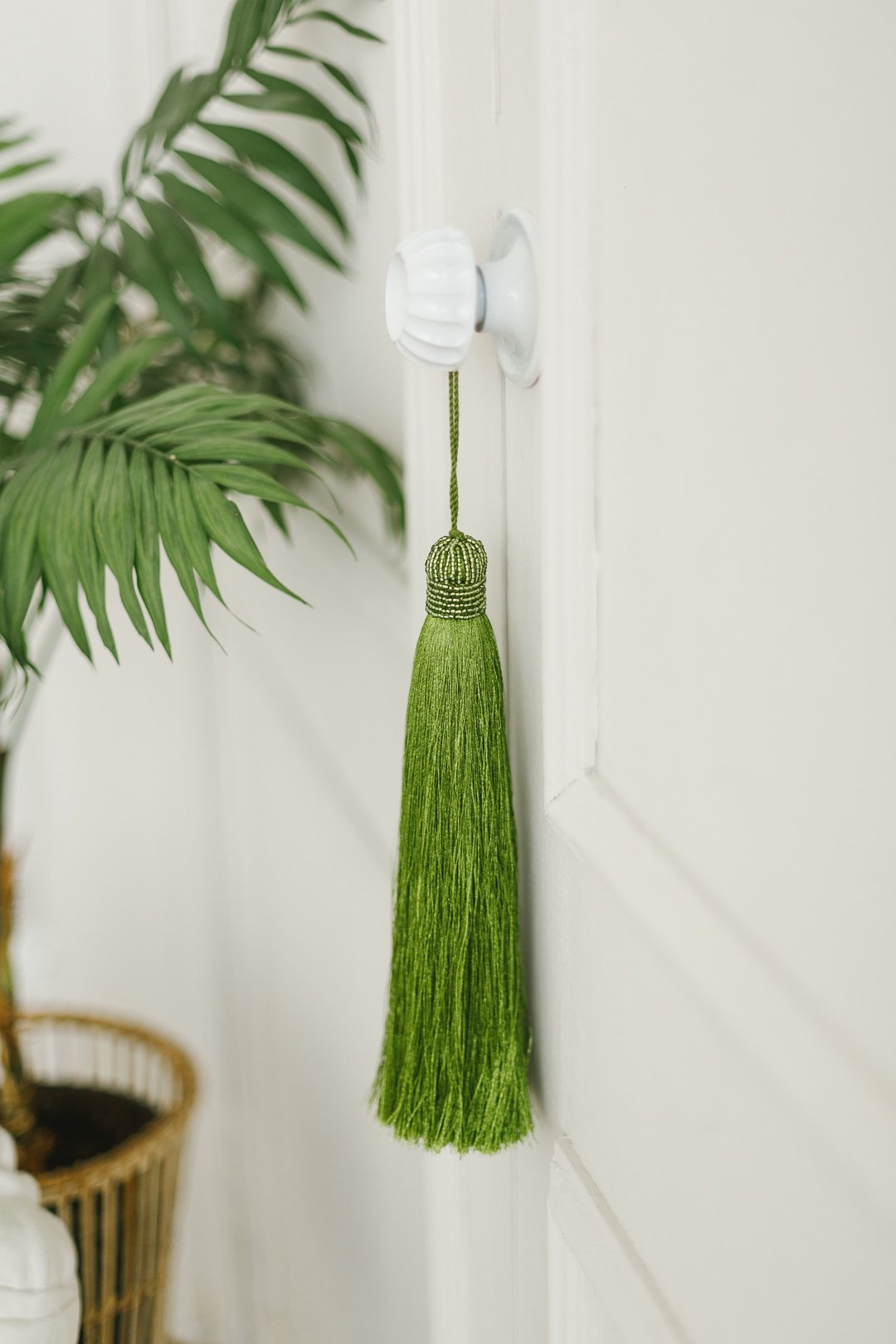 Extra long 10 inch green silky tassel for door handle or interior room decor - 摆饰 - 绣线 绿色