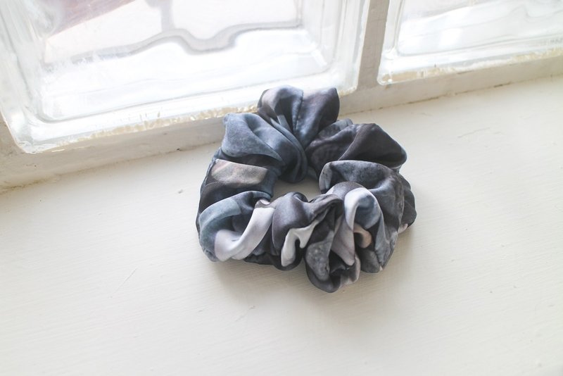 花莲七星潭的石头∣原创印花手工【大肠发圈】大肠圈 发圈 发束 - 发饰 - 棉．麻 灰色