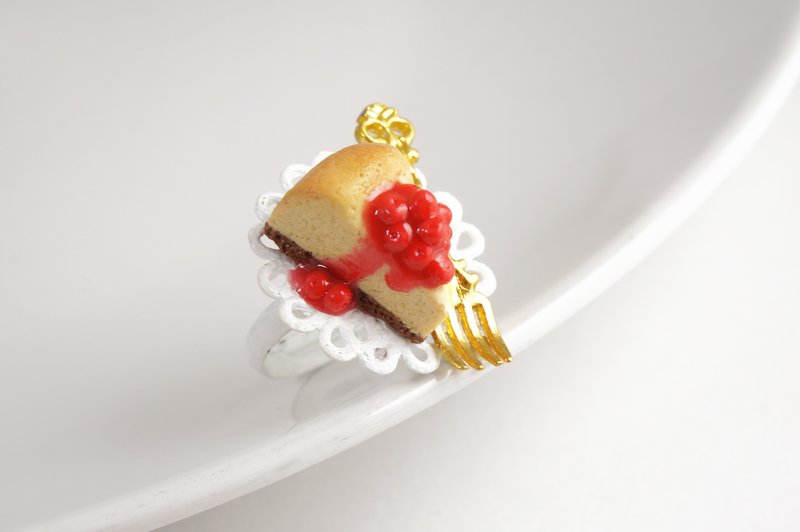 ｜Berry Cheesecake｜ 手工软陶黏土 低温泥 polymer clay 红莓起司蛋糕 戒指 - 戒指 - 粘土 