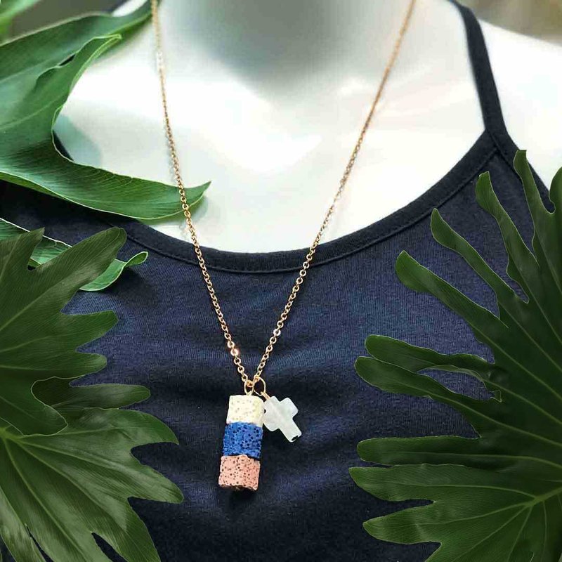 白水晶十字架香氛项链中长链-钛钢玫瑰金x3颗方形香氛石x天然水晶 - 项链 - 水晶 白色