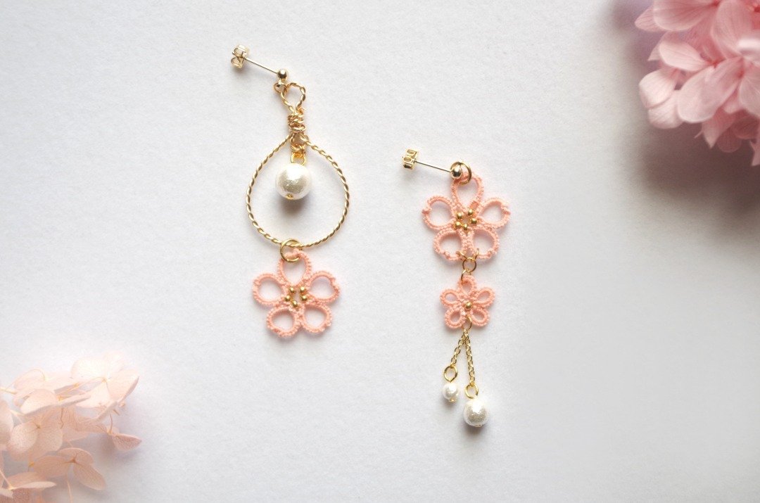 Tatting lace cherry blossom asymmetric earrings - 耳环/耳夹 - 棉 粉红色