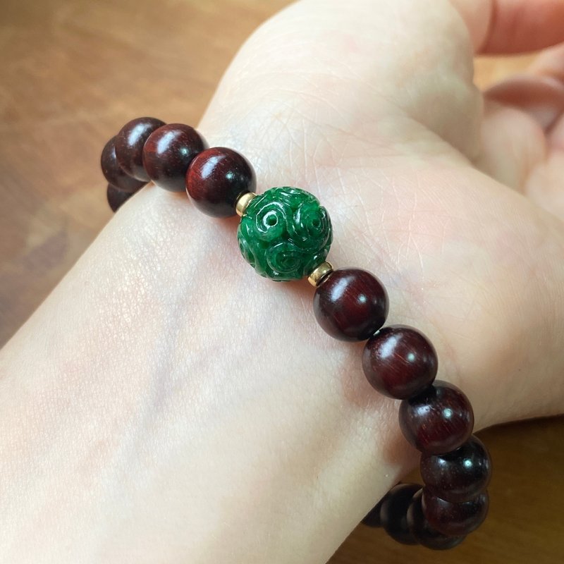 拈翠-天然缅甸翡翠x正印度小叶紫檀+辣绿花青雕花珠设计手串 - 手链/手环 - 木头 绿色