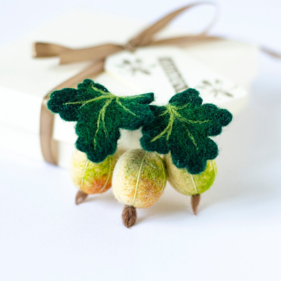 Handmade Felted Gooseberry Brooch Wool Berry Pin Berries Jewelry Gift for Mother - 胸针 - 羊毛 绿色