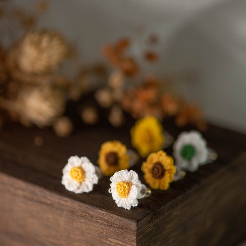 【夏日小花】 小雏菊 耳环 微钩 针织 花 耳饰 耳夹 手作 耳针 - 耳环/耳夹 - 绣线 多色