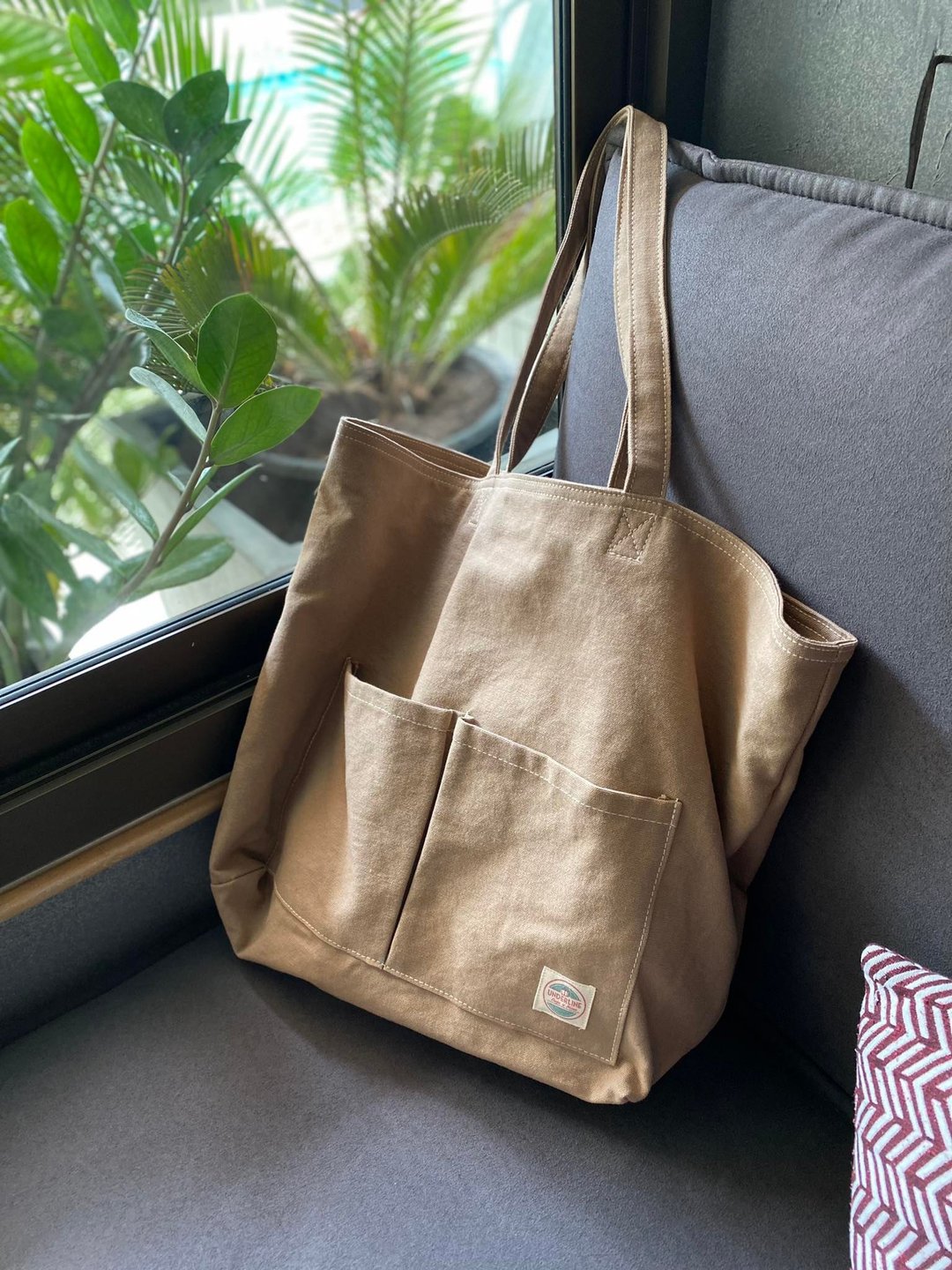 Beige Canvas Weekend Tote / Shopping bag / 泰國包包 /泰國設計 - 手提包/手提袋 - 棉 卡其色
