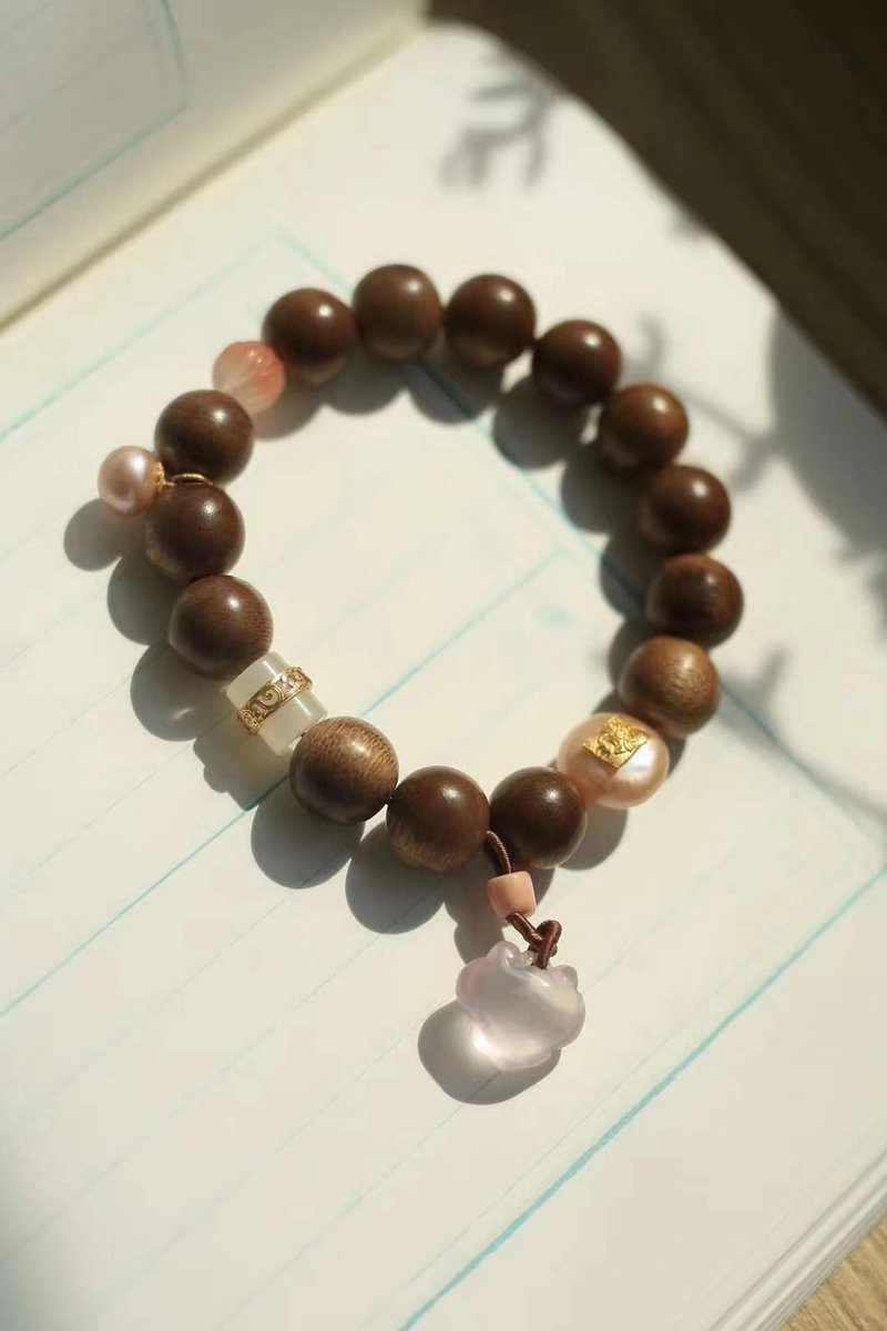 天然加里曼丹沈香珠/沉香珠 粉水晶如意设计手串衣襟挂f - 手链/手环 - 木头 咖啡色