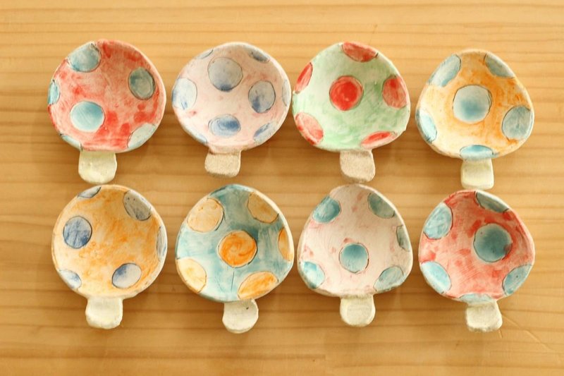 Powdered colorful mushroom chopstick rest small plate. - 浅碟/小碟子 - 陶 红色