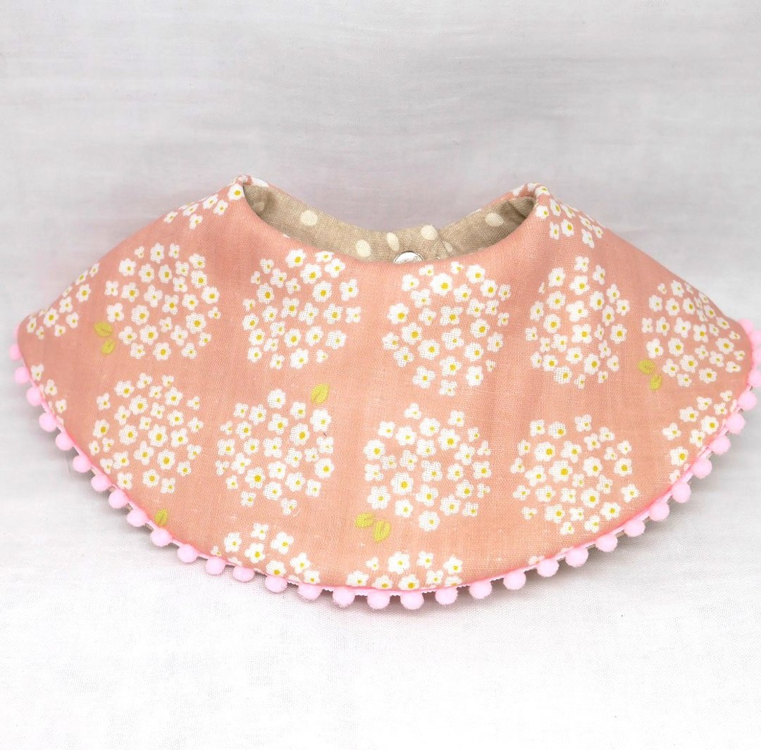 Japanese Handmade 8-layer-gauze 360 circle bib with bonbon - 围嘴/口水巾 - 棉 粉红色