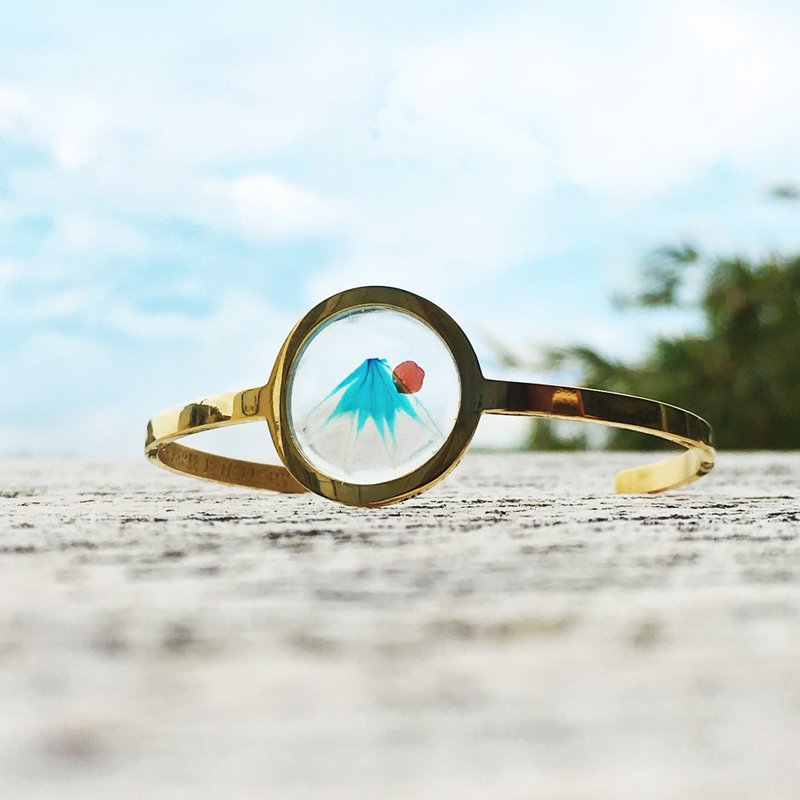 富士山下不锈钢押花手镯 - 手链/手环 - 其他金属 金色