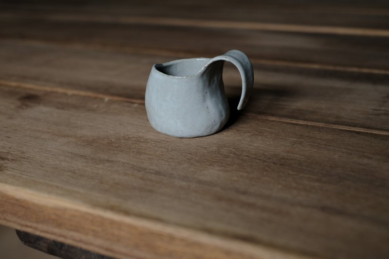 马克杯 l 银狐白釉 l 尾巴把手 陶杯 - 咖啡杯/马克杯 - 陶 白色
